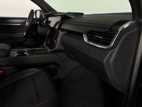 Used 2025 GMC Acadia Elevation w/ Elevation Premium Package image 33