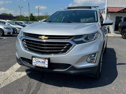 Used 2018 Chevrolet Equinox LT w/ Sun & Infotainment Package AWD/4WD image 2