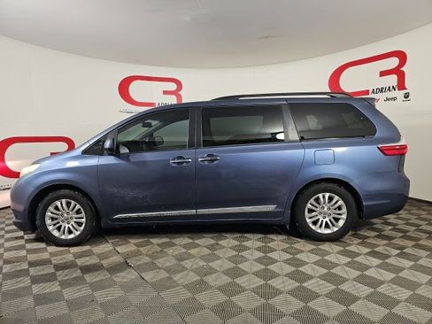 Used 2015 Toyota Sienna XLE image 4