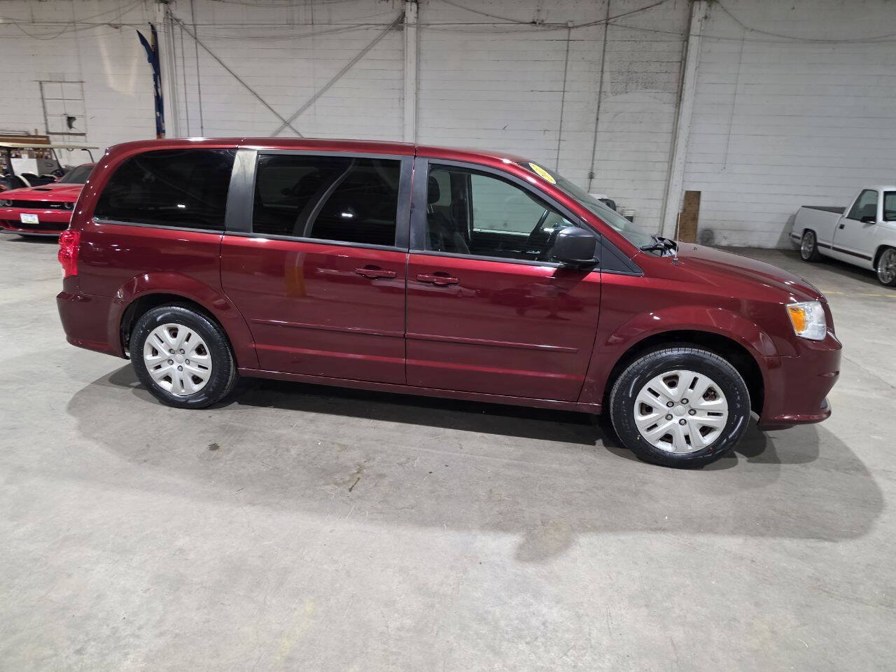 Used 2017 Dodge Grand Caravan SE w/ Power Window Group FWD image 16