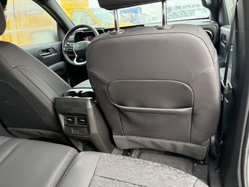 Used 2024 Chevrolet Colorado Z71 w/ Z71 Convenience Package 2 image 16