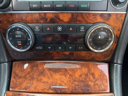 Used 2007 Mercedes-Benz CLK 350 Coupe image 23