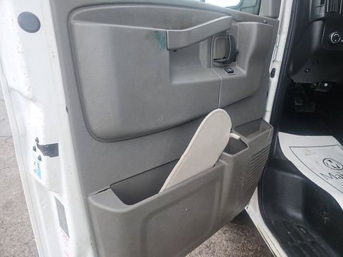 Used 2016 Chevrolet Express 2500 Extended RWD image 9