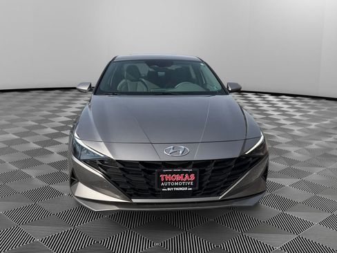 Used 2023 Hyundai Elantra SEL w/ Convenience Package image 2