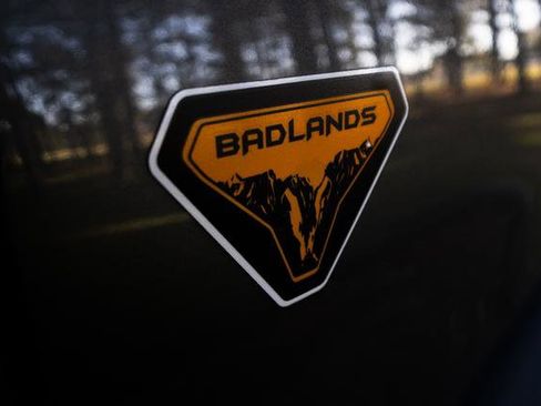 Used 2023 Ford Bronco Badlands image 44