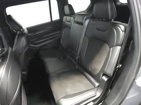 Used 2024 Jeep Grand Cherokee L Laredo image 31