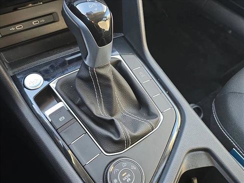 Used 2024 Volkswagen Taos SE image 14