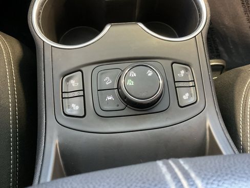 Used 2022 GMC Terrain SLE w/ Driver Convenience Package image 18