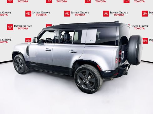Used 2024 Land Rover Defender 110 X-Dynamic SE AWD/4WD image 7