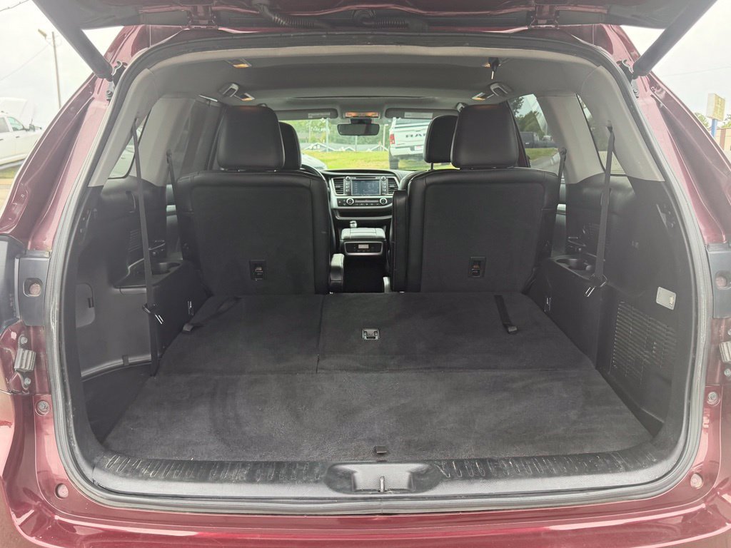 Used 2019 Toyota Highlander XLE FWD image 5