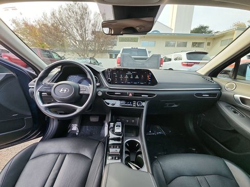 Used 2022 Hyundai Sonata Limited w/ Preferred Accessory Package image 27