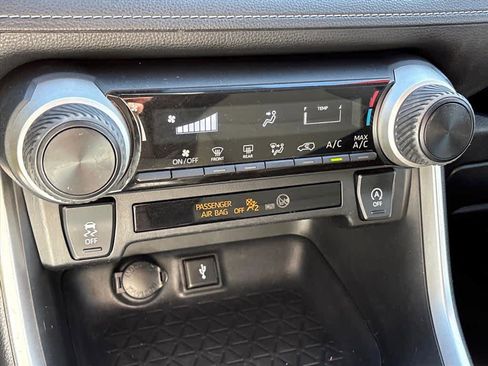 Used 2020 Toyota RAV4 LE image 17