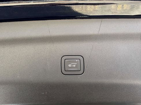 Certified 2025 Chevrolet Suburban Premier AWD/4WD image 8