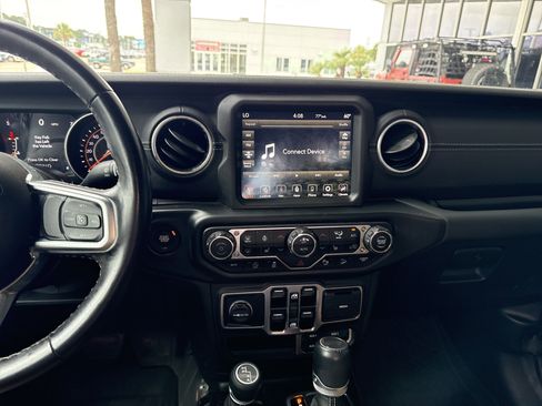 Used 2020 Jeep Wrangler Unlimited Sahara image 27