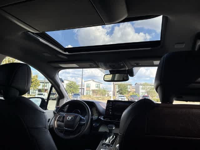 Used 2024 Toyota Sienna Platinum AWD/4WD image 23