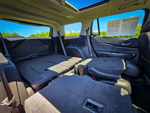 Used 2023 GMC Acadia SLT w/ Technology Package AWD/4WD image 43