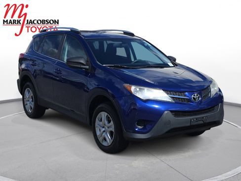 Used 2014 Toyota RAV4 LE image 3