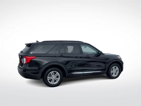 Used 2023 Ford Explorer XLT w/ Equipment Group 202A image 9