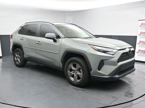 Used 2022 Toyota RAV4 XLE w/ Convenience Package AWD/4WD image 2