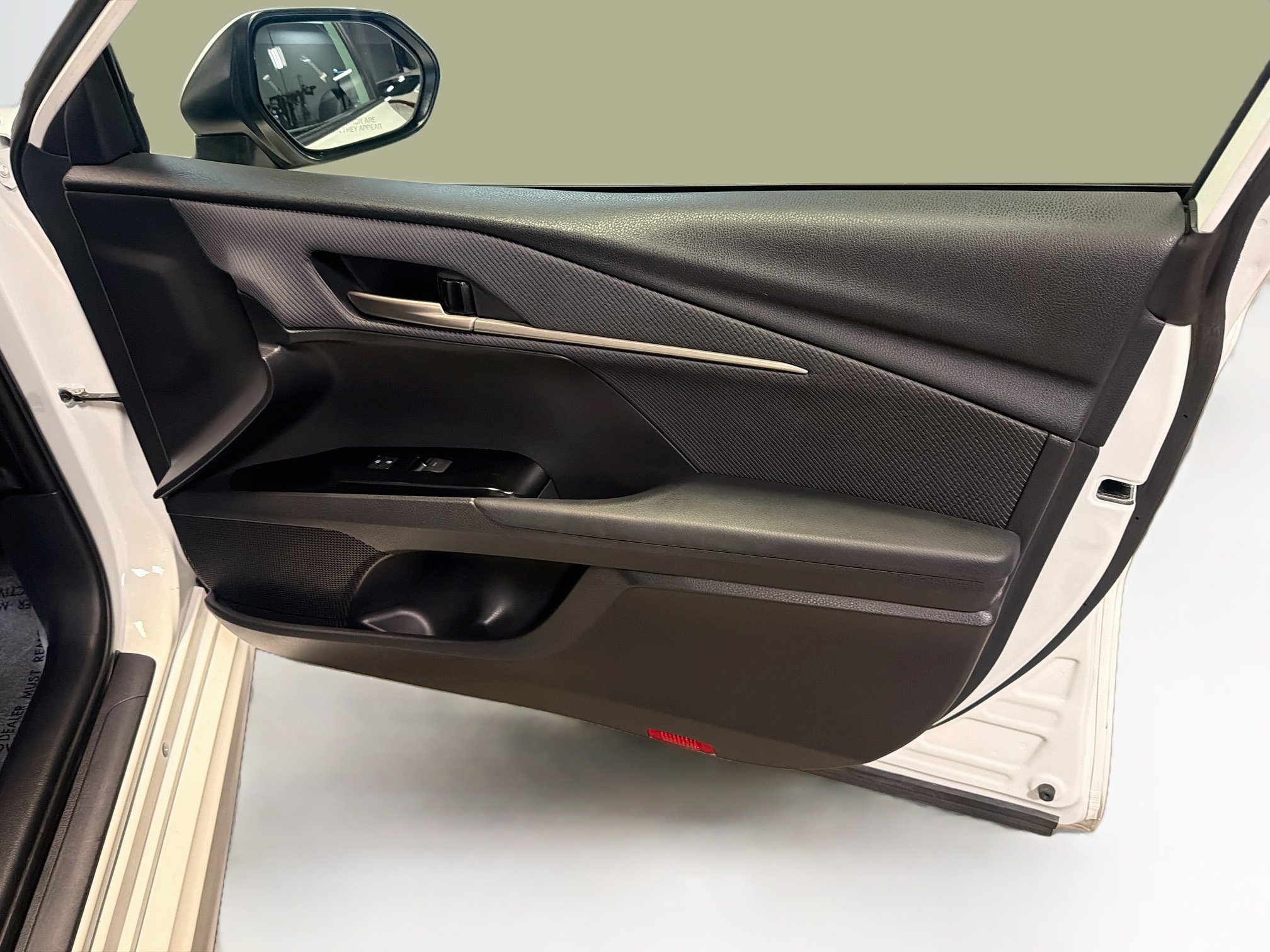 Used 2025 Toyota Camry SE FWD image 32