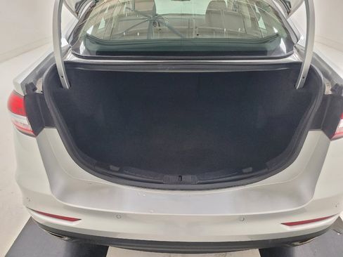 Used 2019 Ford Fusion SE image 29