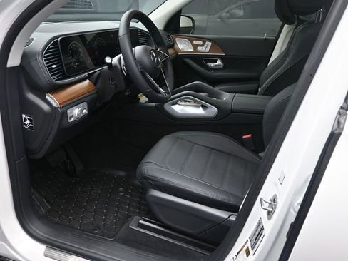Used 2026 Mercedes-Benz GLS 450 4MATIC image 17