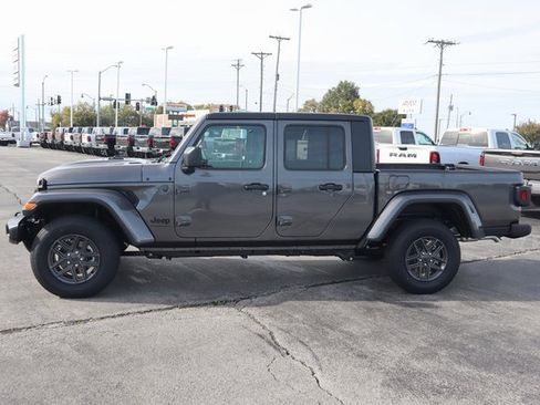 New 2025 Jeep Gladiator Sport image 17
