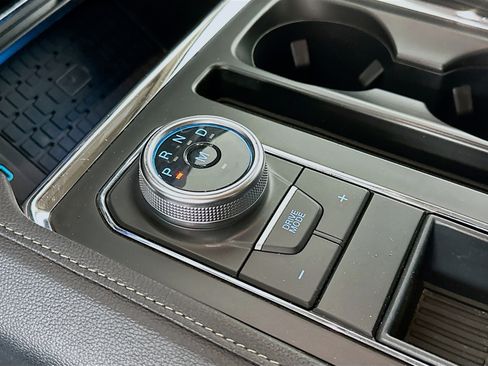 Used 2024 Ford Expedition XLT image 25