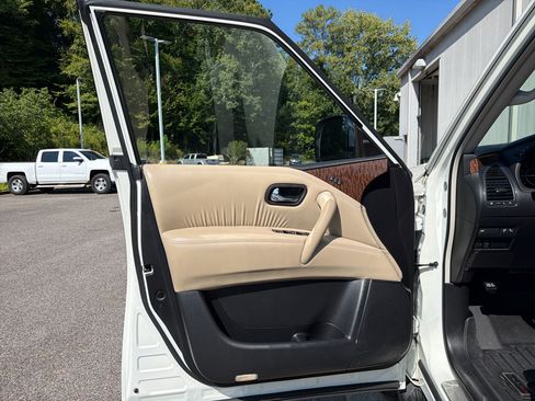 Used 2017 Nissan Armada Platinum w/ Captain Seat Package RWD image 9