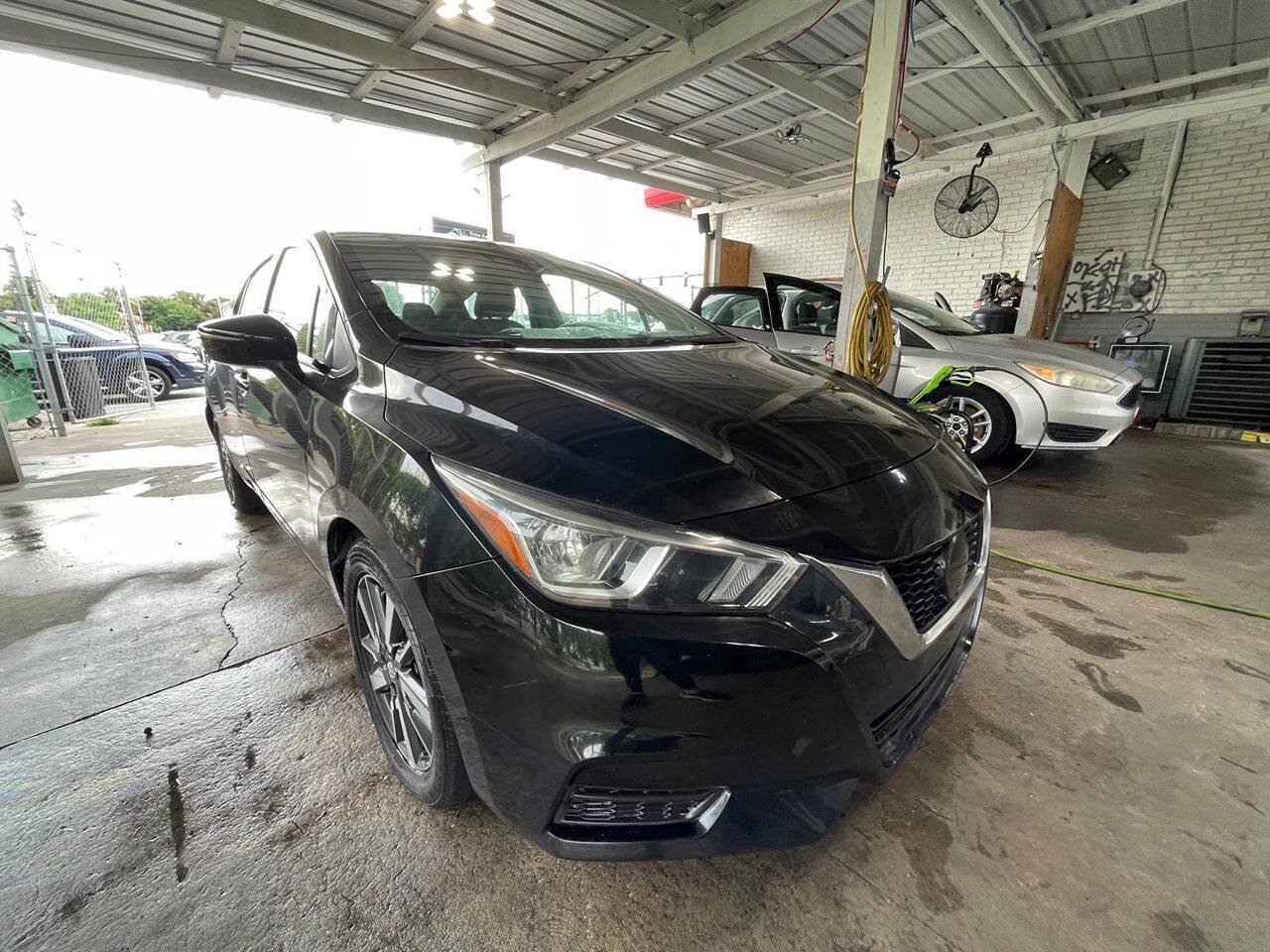 Used 2021 Nissan Versa SV FWD image 5