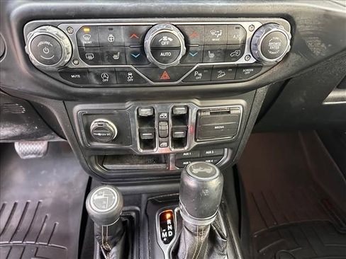 Used 2020 Jeep Wrangler Unlimited Sahara image 31