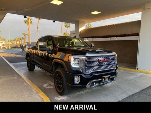 Certified 2022 GMC Sierra 3500 Denali w/ Denali Black Diamond Edition image 3