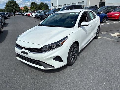 Used 2024 Kia Forte LXS FWD image 17