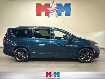 Used 2025 Chrysler Pacifica Limited