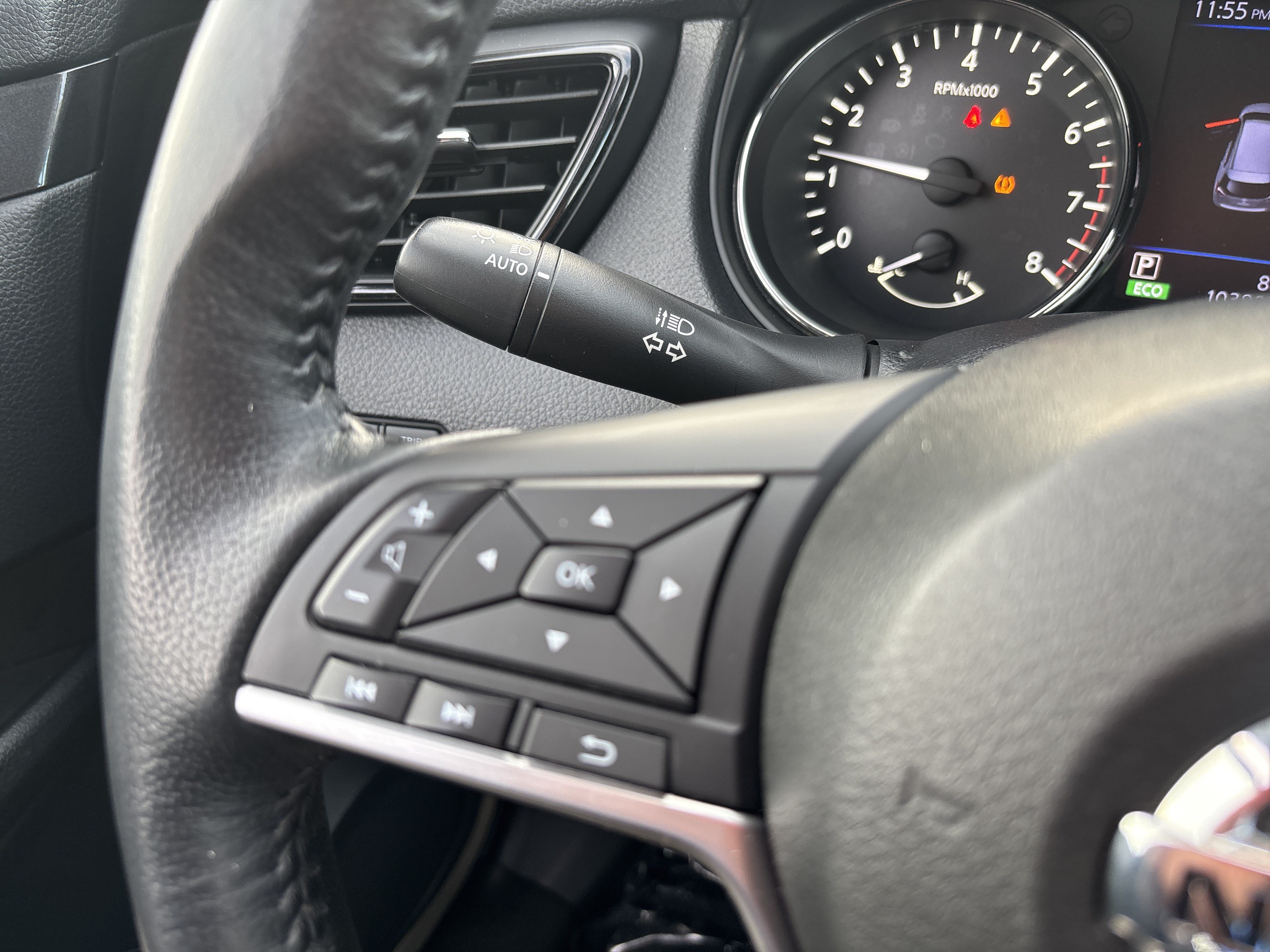 Used 2018 Nissan Rogue SV FWD image 18