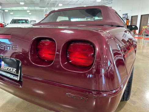 Used 1993 Chevrolet Corvette Convertible RWD image 32