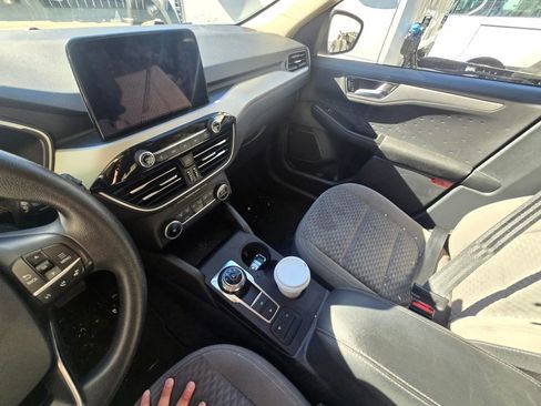 Used 2020 Ford Escape SE image 15