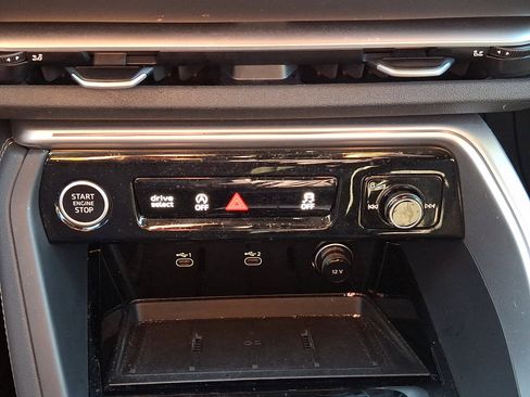 Used 2025 Audi Q5 Prestige AWD/4WD image 15