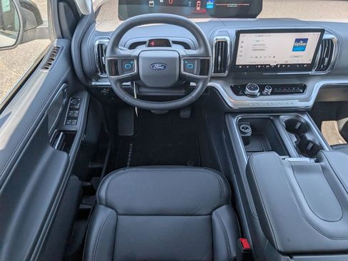 New 2026 Ford Expedition Platinum image 9