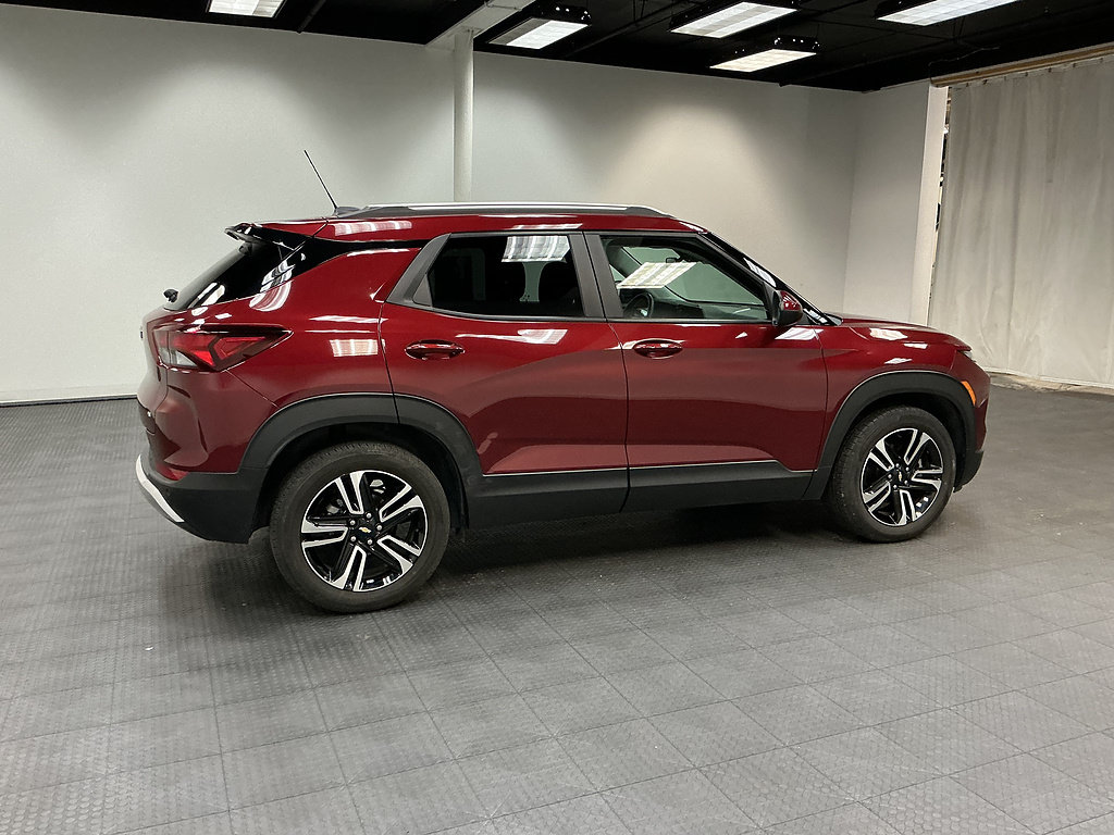 Used 2025 Chevrolet TrailBlazer LT w/ LT Cold Weather Package FWD image 6