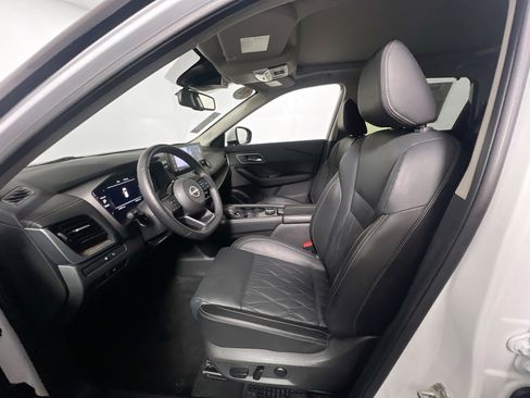 Used 2024 Nissan Rogue Platinum w/ Platinum Premium Package AWD/4WD image 14