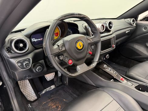 Used 2016 Ferrari California T RWD image 13