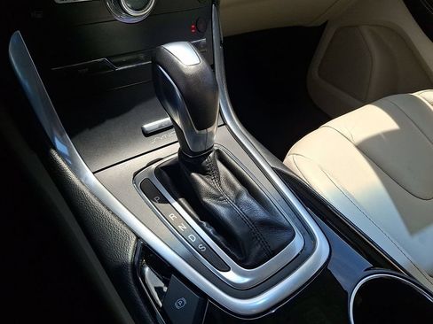 Used 2018 Ford Edge Titanium FWD image 16