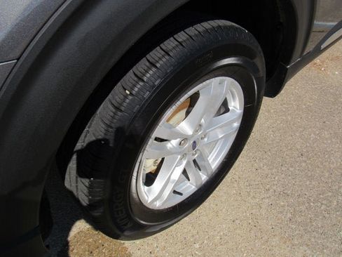 Used 2023 Ford Explorer XLT w/ Equipment Group 202A AWD/4WD image 38