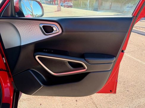 Used 2020 Kia Soul LX image 18