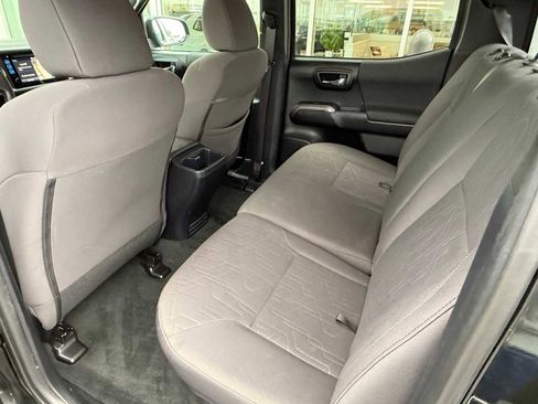 Used 2018 Toyota Tacoma TRD Off-Road image 16