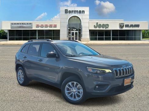 Certified 2022 Jeep Cherokee Latitude Lux w/ Mopar Interior Package image 2