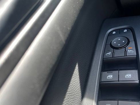Used 2026 Nissan Pathfinder SV FWD image 25
