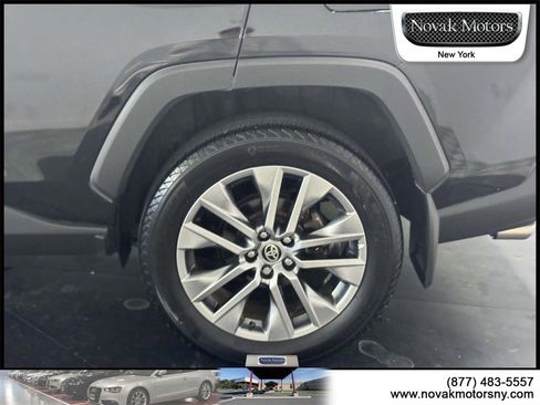 Used 2022 Toyota RAV4 XLE Premium image 6