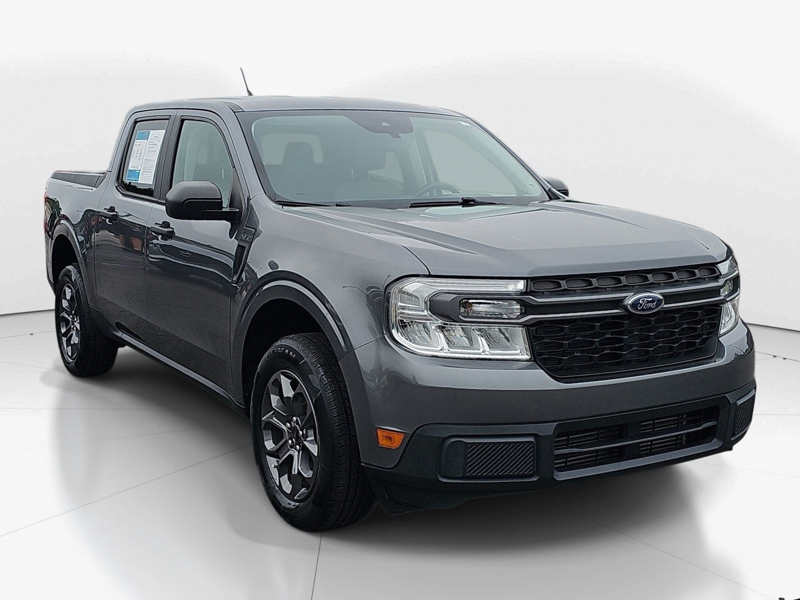 Used 2022 Ford Maverick XLT FWD image 2